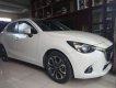 Mazda 2 2017 - Cần bán gấp Mazda 2 đời 2017, màu trắng xe gia đình