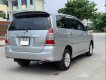 Toyota Innova V 2012 - Bán ô tô Toyota Innova V sản xuất năm 2012, màu bạc số tự động