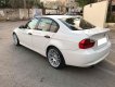 BMW 3 Series 320i 2007 - Cần bán xe BMW 320i 2007 màu trắng, nội thất kem