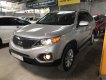 Kia Sorento 2.4MT 2012 - Bán Kia Sorento 2.4MT màu bạc, số sàn, 7 chỗ, máy xăng, sản xuất 2012, full options