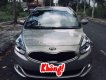 Kia Rondo 2016 - Bán ô tô Kia Rondo sản xuất 2016, màu vàng cát