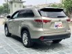 Toyota Highlander 2016 - Bán Toyota Highlander sản xuất 2016, màu vàng cát nhập khẩu Mỹ