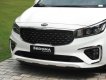 Kia Sedona 2019 - Bán xe Kia Sedona 2019, màu trắng Ngọc Trinh