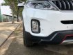 Kia Sorento 2017 - Cần bán lại xe Kia Sorento 2.4AT năm sản xuất 2017, màu trắng, giá tốt