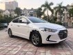 Hyundai Elantra   2019 - Cần bán gấp Hyundai Elantra năm sản xuất 2019, màu trắng xe còn mới lắm