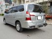 Toyota Innova 2.0E 2014 - Bán Toyota Innova MT sản xuất 2014, màu bạc số sàn