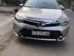 Toyota Camry 2018 - Cần bán lại xe Toyota Camry đời 2018, màu nâu, giá 880tr