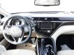 Toyota 2.0G 2020 - Cần bán Toyota Camry 2.0G 2020 màu trắng ngọc trai, mua góp ngân hàng chỉ từ 350 triệu trả trước