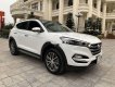 Hyundai Tucson 2016 - Cần bán gấp Hyundai Tucson 2016, màu trắng, xe nhập