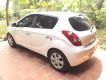 Hyundai i20 2011 - Bán Hyundai i20 AT 1.4 đời 2011, màu trắng xe gia đình, giá chỉ 295 triệu