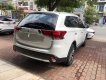 Mitsubishi Outlander 2018 - Bán xe Mitsubishi Outlander đời 2018, màu trắng số tự động