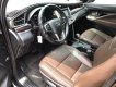 Toyota Innova Venturer 2017 - Cần bán lại xe Toyota Innova Venturer đời 2017, màu đen, giá 780tr