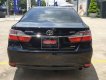 Toyota Camry 2017 - Bán ô tô Toyota Camry 2.0E sản xuất 2017, màu đen siêu đẹp odo 48.000km, giá còn fix đẹp