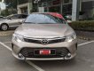 Toyota Camry 2016 - Cần bán xe Toyota Camry đời 2016, màu Nâu Vàng Lướt 31.000km Siêu Đẹp Giá 930tr CÒn fix