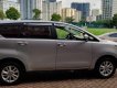 Toyota Innova 2.0E 2017 - Bán Toyota Innova 2.0E đời 2017, màu bạc, số sàn