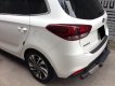 Kia Rondo 2018 - Cần bán gấp Kia Rondo đời 2018, màu trắng, số sàn