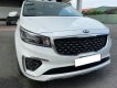 Kia Sedona 2019 - Gia đình mình bán Kia Sedona 2019 đăng ký 2020, số tự động, bản full, máy dầu, màu trắng tinh mơ