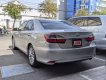 Toyota Camry 2.0 E 2017 - Bán Toyota Camry 2.0 E đời 2017, màu bạc