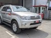 Toyota Fortuner 2011 - Cần bán xe Toyota Fortuner đời 2011, màu bạc - biển SG mới chạy 84.000km - giá còn fix