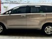 Toyota Innova 2.0E 2018 - Cần bán lại xe Toyota Innova 2.0E 2018 màu đồng ánh kim