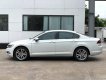 Volkswagen Passat 2018 - Cần bán Volkswagen Passat Comfort 2018, màu trắng, 2018, odo 4,5V. Xe cam kết đẹp, không đâm đụng ngập nước