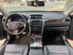 Toyota Camry 2.0E 2016 - Cần bán xe Toyota Camry 2.0E đời 2016, màu đen, biển SG chạy đúng 22.000km -Xem xe giá giảm mạnh