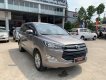 Toyota Innova 2.0E 2018 - Cần bán xe Toyota Innova 2.0E sản xuất 2018, màu đồng ánh kim, biển SG - 74.000km, gia đình xem xe thương lượng