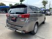 Toyota Innova 2.0E 2018 - Cần bán xe Toyota Innova 2.0E sản xuất 2018, màu đồng ánh kim, biển SG - 74.000km, gia đình xem xe thương lượng