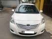 Toyota Vios E 2013 - Bán Toyota Vios E sản xuất năm 2013, màu trắng chính chủ, giá 235tr