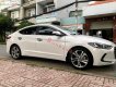 Hyundai Elantra   2.0 AT  2017 - Bán xe Hyundai Elantra 2.0 AT đời 2017, màu trắng xe gia đình