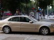 Mercedes-Benz E240 2006 - Cần bán xe Mercedes đời 2006, màu nâu còn mới, giá tốt