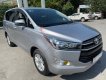 Toyota Innova   2.0E   2019 - Bán xe Toyota Innova 2.0E năm 2019, màu bạc xe gia đình  