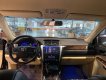 Toyota Camry 2.0E 2016 - Bán Toyota Camry 2.0E- sx 2016 phiên bản độ mã đáo, ghế da Anh Connoly, màn hình gối đầu