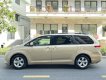 Toyota Sienna 2011 - Cần bán Toyota Sienna 3.5LE sản xuất 2011, màu vàng, xe nhập, một đời chủ từ đầu, xe rất mới