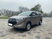 Toyota Innova 2.0G 2017 - Bán Toyota Innova 2.0G năm 2017, màu xám, lịch sử hãng đẹp, lốp theo xe cả dàn, sơ cua chưa hạ, giá tốt