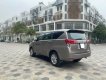 Toyota Innova 2.0G 2017 - Bán Toyota Innova 2.0G năm 2017, màu xám, lịch sử hãng đẹp, lốp theo xe cả dàn, sơ cua chưa hạ, giá tốt