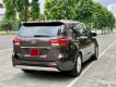 Kia Sedona 3.3L GAT 2016 - Bán Kia Sedona 3.3L GAT sản xuất năm 2016, màu nâu, giá chỉ 698 triệu