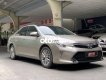 Toyota Camry 2017 - Bán Toyota Camry 2.0E năm 2017, màu vàng xe gia đình, 740tr