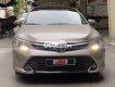 Toyota Camry 2017 - Bán Toyota Camry 2.0E năm 2017, màu vàng xe gia đình, 740tr