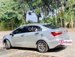 Kia Rio 2017 - Cần bán lại xe Kia Rio 1.4MT sản xuất năm 2017, màu bạc