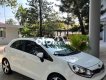Kia Rio 2012 - Xe Kia Rio 1.4AT Hatchback sản xuất năm 2012, màu trắng xe gia đình, giá chỉ 320 triệu