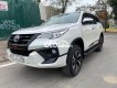 Toyota Fortuner 2019 - Cần bán xe Toyota Fortuner 2.7V TRD 4x2AT sản xuất năm 2019, màu trắng chính chủ