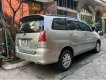 Toyota Innova 2011 - Cần bán gấp Toyota Innova 2.0V năm 2011, màu bạc 