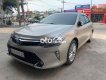 Toyota Camry 2018 - Cần bán lại xe Toyota Camry 2.0E năm sản xuất 2018, màu vàng, 830 triệu