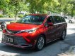 Toyota Sienna 2022 - Xe màu đỏ