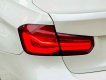 BMW 330i      2016 - Cần bán lại xe BMW 320i năm 2016, màu trắng, xe nhập, giá 955tr