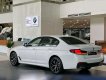 BMW 530i 2022 - Xe màu trắng