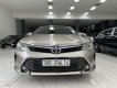 Toyota Camry 2.5Q 2017 - Cần bán lại xe Toyota Camry 2.5Q sản xuất năm 2017, màu vàng cát 