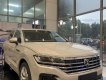 Volkswagen Touareg 2023 - màu trắng sang trọng, đẹp mắt, đầy option cho khách hàng đẳng cấp, giảm ngay 225tr cho khách mua xe tháng này