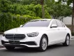 Mercedes-Benz E200 Exclusive 2022 - Bán Mercedes Exclusive sản xuất 2022, màu trắng/nội thất nâu siêu lướt giá tốt